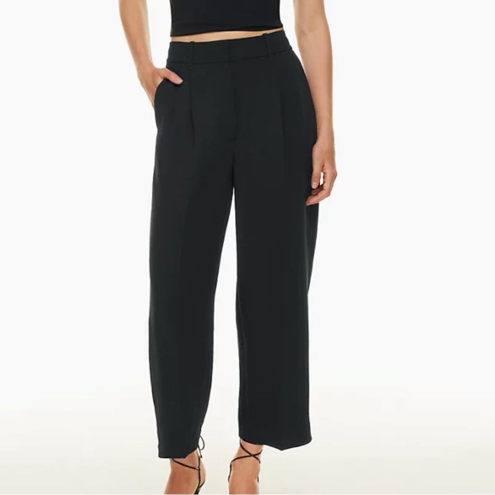 Aritzia 'The Effortless Pant Cropped' in black